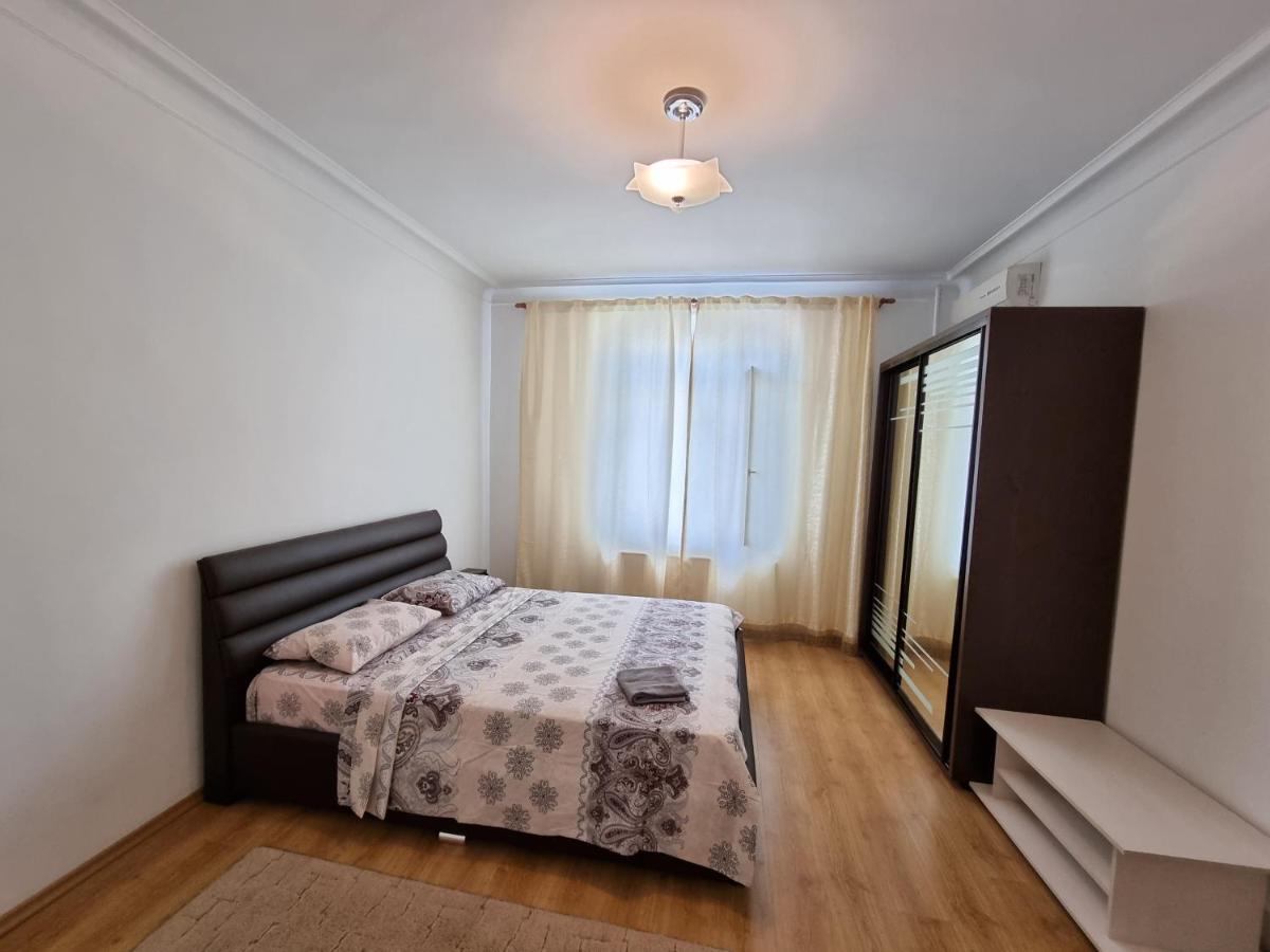 Central Apartaments Of Stefan Cel Mare Boulevard In Chisinau Exterior foto